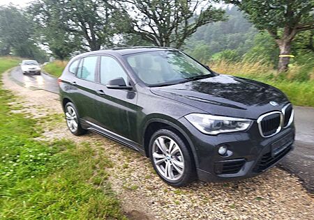 BMW X1 xDrive 20 d Sport Line Head-UP Automatik Navi SHZ