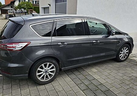 Ford S-Max Titanium / AHK / neue Bremsen / neuer Ölwechsel