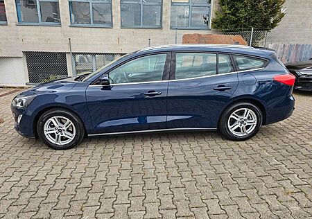 Ford Focus NAVi*LED*PDC*KAMERA*SPUR*ACC*Apple/Android