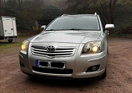 Toyota Avensis 1.8 VVT-i Combi