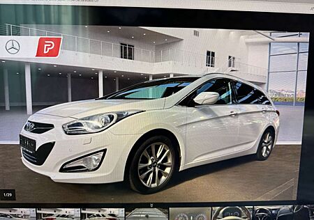 Hyundai i40 cw FIFA Sitzhz Kamera Navi PDC vo+ht AHK