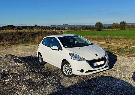 Peugeot 208 1.2BJ2015TÜV 07/2027neue Sommer+Winterreifen