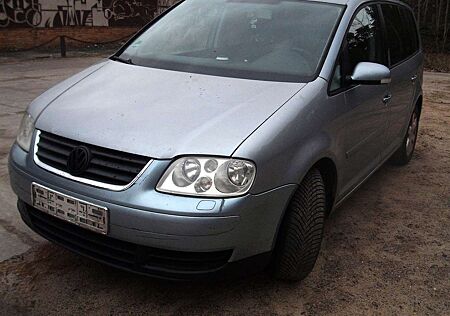 VW Touran Volkswagen Kombi 1,6 Ez 10/06 TÜV 11/26 HK