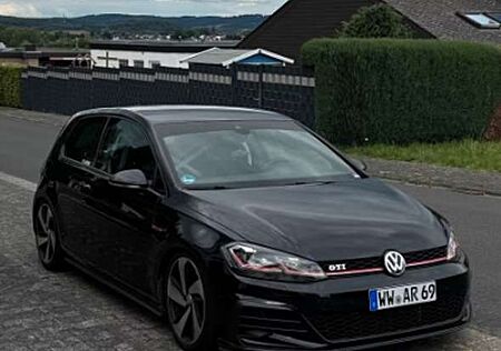 VW Golf GTI Volkswagen (BlueMotion Technology)
