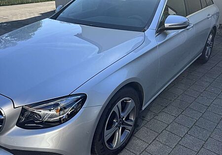 Mercedes-Benz E 200 T Avantgarde AHK/Navi/LED/TOTWINKEL/8-fach bereift