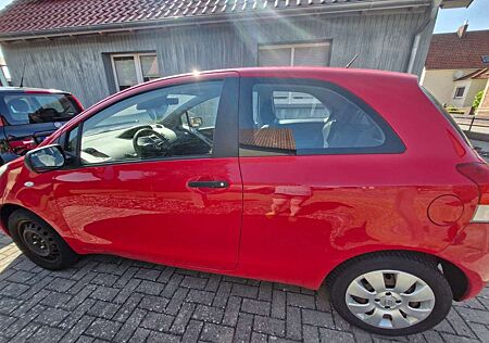 Toyota Yaris 1.0 VVT-i Cool