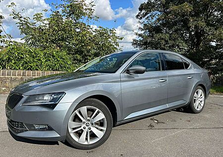 Skoda Superb 1.4 TSI Style Xenon/Navi/Alu18"