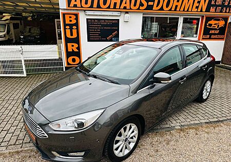 Ford Focus Lim. Titanium+ TÜV + WARTUNG NEU