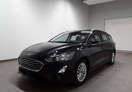 Ford Focus Titanium NAV LED TEMP SHZ HDC Parkpilot Isofix
