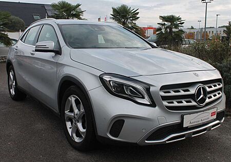 Mercedes-Benz GLA 180 GLA 200, Navi, Parkpilot, Tempomat, Teilleder