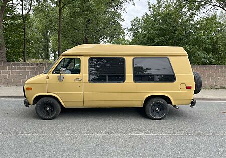 Chevrolet Chevy Van G20 Starcraft
