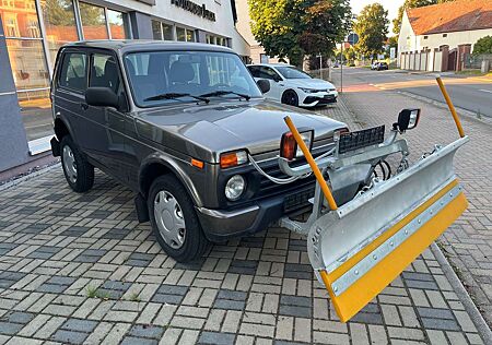 Lada Taiga Basis 4x4 1.HAND SCHIEBESCHILD WINTERDIENST SCHNEEPFLUG