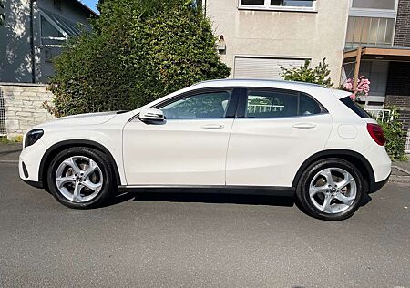 Mercedes-Benz GLA 180 7G-DCT