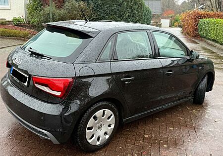 Audi A1 sportback S-Line 1.0 admired Navi/ Xenon/PDC