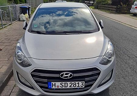 Hyundai i30 blue 1.6 CRDi Passion