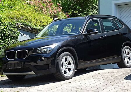 BMW X1 xDrive18d *1.Hand *NAVI *Scheckheft gepfl. *8-fach