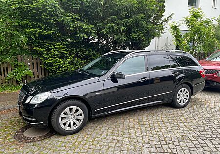 Mercedes-Benz E 200 T BlueEFFICIENCY 7G-TRONIC