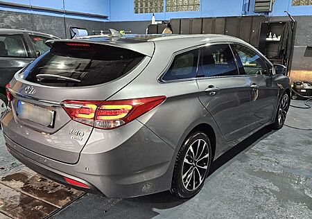 Hyundai i40 Kombi blue 1.7 CRDi DCT Premium
