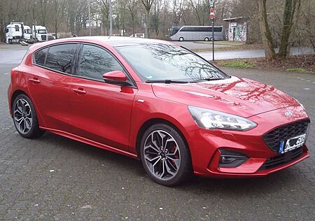 Ford Focus 1.0 EcoBoost HybridST-LINE