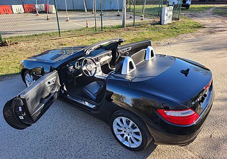 Mercedes-Benz SLK 300 9G-TRONIC