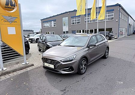 Hyundai i30 Intro Edition LED/NAVI/RFK