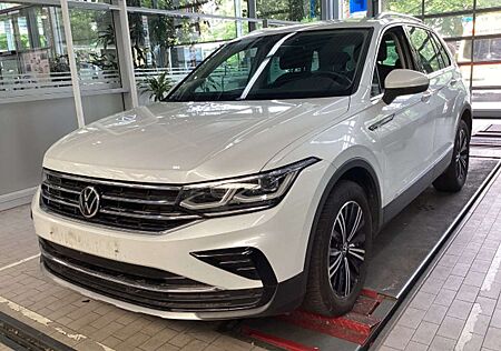 VW Tiguan Volkswagen 1.5 TSI DSG Elegance PDC Klima Navi Sitzh