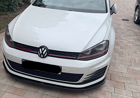 VW Golf GTI Volkswagen Performance BlueMotion Technology DSG