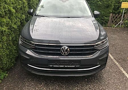 VW Tiguan Volkswagen Basis