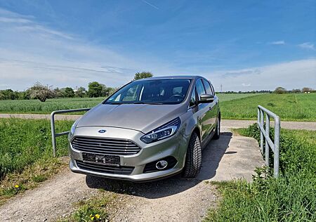 Ford S-Max Titanium