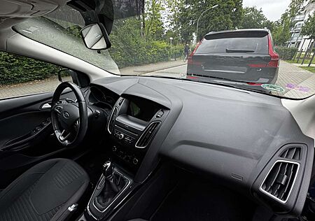 Ford Focus Fließheck 1.6 TI-VCT Titanium
