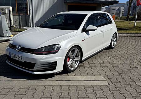 VW Golf GTI Volkswagen Performance BlueMotion Technology DSG