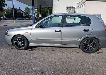 Nissan Almera 1.8 acenta