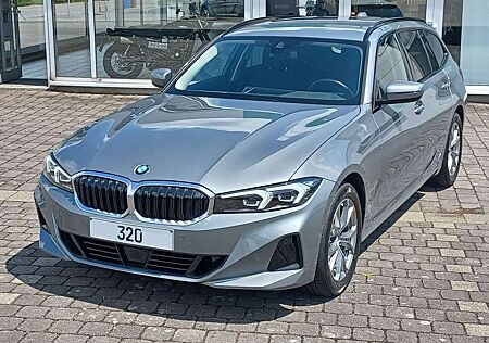 BMW 320 d xDrive Touring ACC HiFi Lhz Sthz AHK