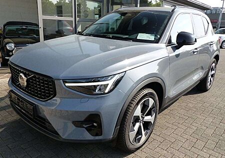 Volvo XC 40 XC40 Plus Dark B4 Aut.*AHK*ALARM*19"*