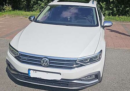 VW Passat Alltrack Volkswagen Variant 2.0 TDI SCR 4Motion DSG 1 Jahr Garantie