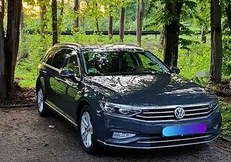 VW Passat Variant Volkswagen 2.0 TDI SCR DSG Elegance