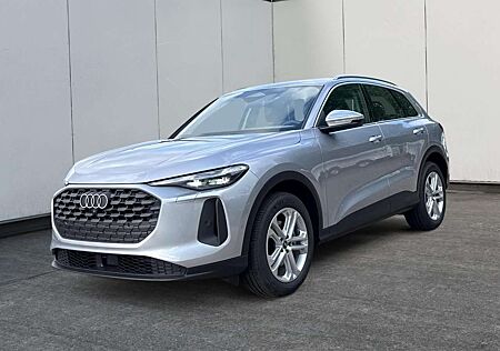 Audi Q5 Basis *SOFORT* AHK+ACC+KAMERA+19"ALU+NAVI TFSI ...