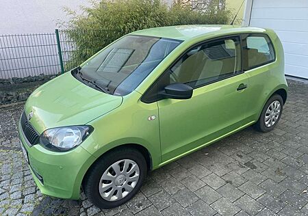 Skoda Citigo Active + Einparkhilfe vorn und hinten + Navi