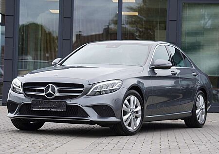 Mercedes-Benz C 180 CGI MIT 2 JAHREN GARANTIE !!!