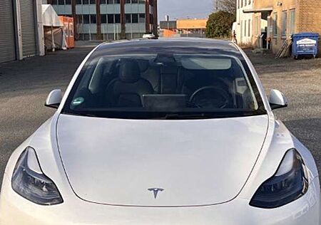 Tesla Model 3 Allradantrieb mit Dualmotor