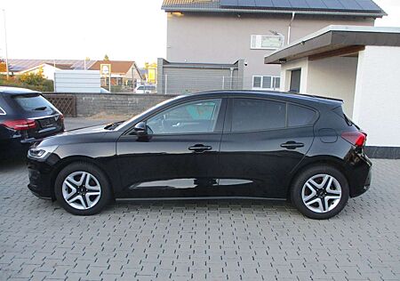 Ford Focus 1,5 EcoBlue NAVI SPURH TEMPO SITZH LED PDC