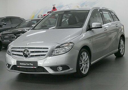 Mercedes-Benz B 180 NAVI/SHZ/PDC/AHK/NUR 47313km!