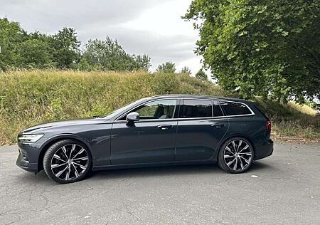 Volvo V60 T6 AWD Geartronic Inscription B&W AHK