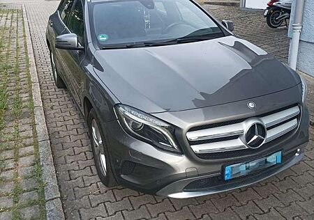 Mercedes-Benz GLA 200 7G-DCT Style
