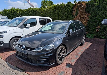 VW Golf Volkswagen R-LineDSG LED Panoramad. R-Cam SHZ