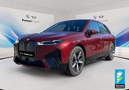 BMW iX xDrive40 Sportpaket DAB LED RFK el. Sitze