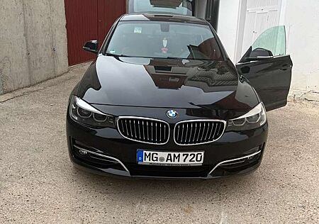 BMW 320 i xDrive Luxury Line