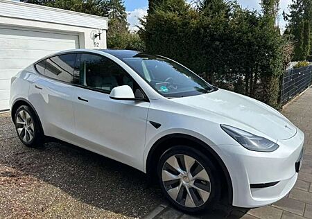 Tesla Model Y sehr gepflegtes Garagen-/Nichtraucherauto