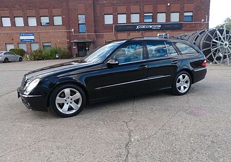 Mercedes-Benz E 320 T AVANTGARDE*Tempo*StHz**Navi*Leder*Xenon*