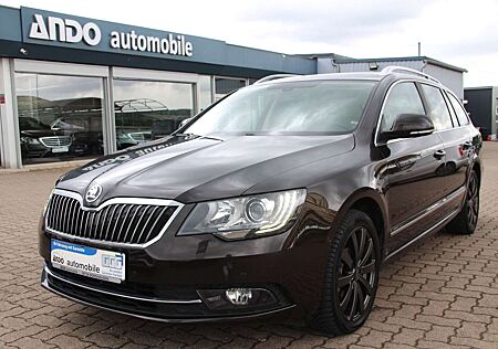 Skoda Superb 2.0 Combi Elegance 4X4 Leder/Navi/Xenon
